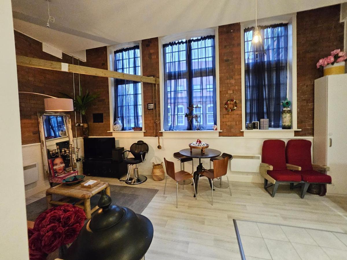 Characteristic Loft Style Apartment Бирмингем Экстерьер фото